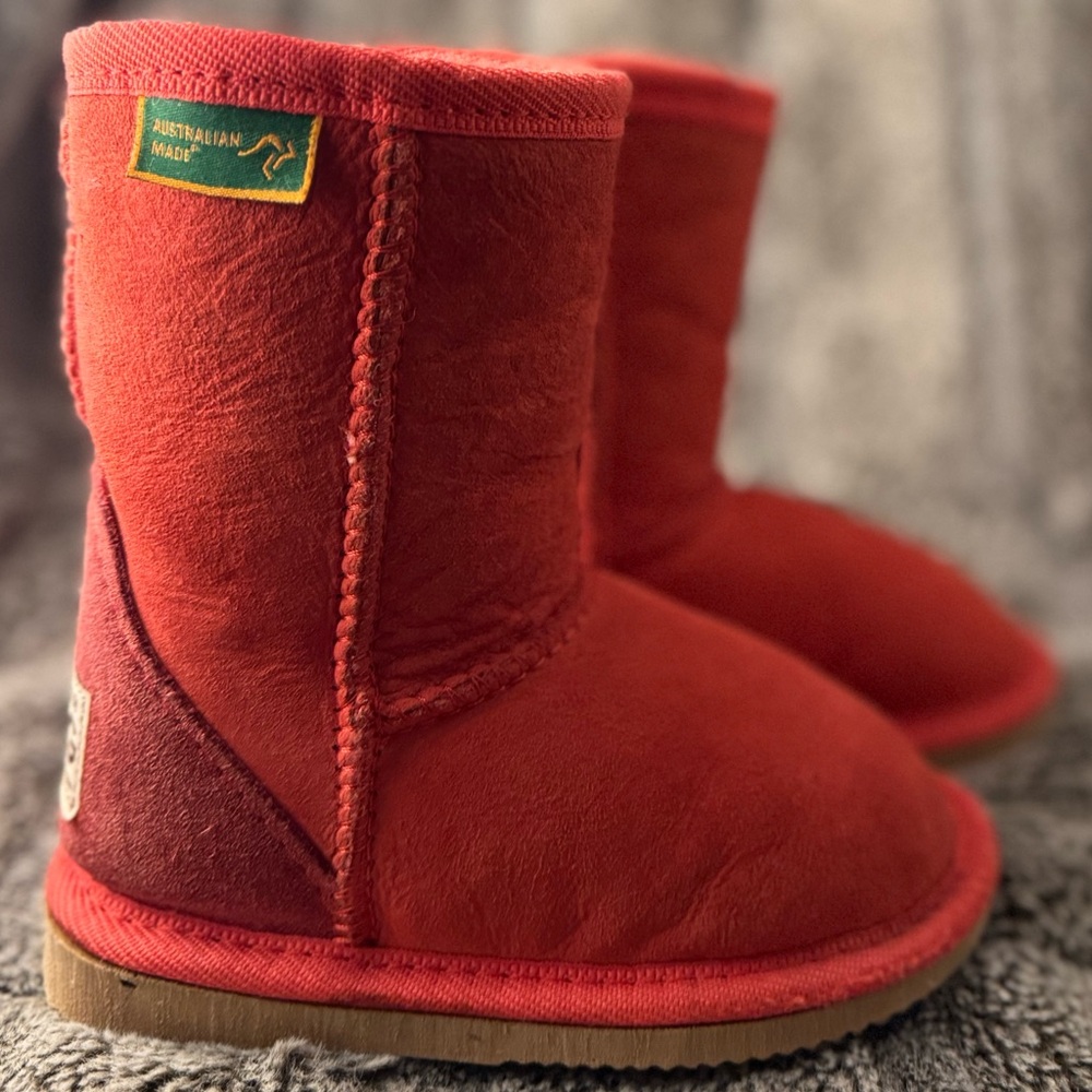 UGG Classic II Boot - 7C
